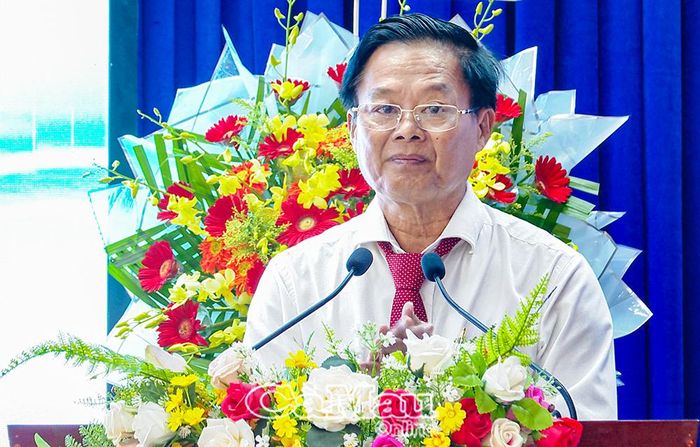  Bác sĩ CKII Vương Hữu Tiến, Chủ tịch Hội Đông y tỉnh Cà Mau, phát biểu tại buổi họp mặt.