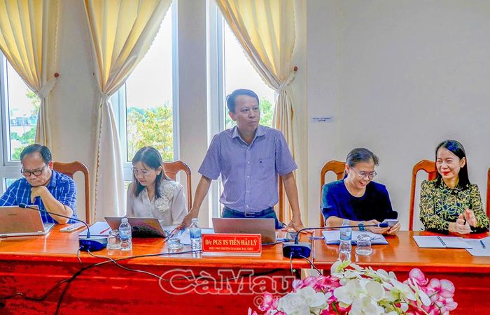 Các đại biểu trao đổi, thống nhất định hướng phối hợp và trách nhiệm thực hiện mô hình sản xuất tuần hoàn xanh.