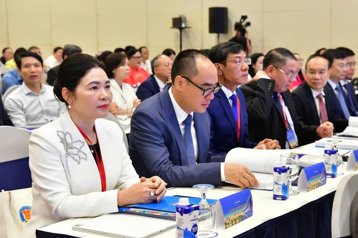 Các đồng chí lãnh đạo KTNN, nguyên lãnh đạo KTNN dự Hội thảo.