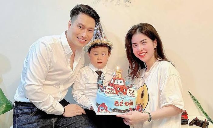 Nam nghệ sĩ cùng vợ cũ tổ chức sinh nhật cho con trai.