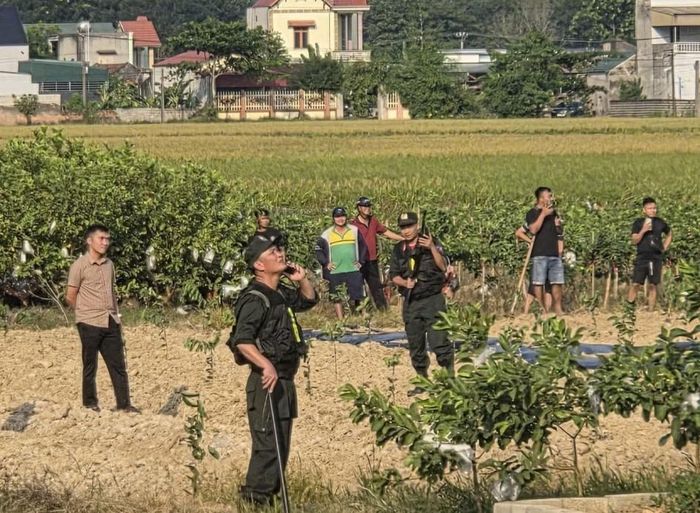 Cơ quan chức năng phong tỏa hiện trường.