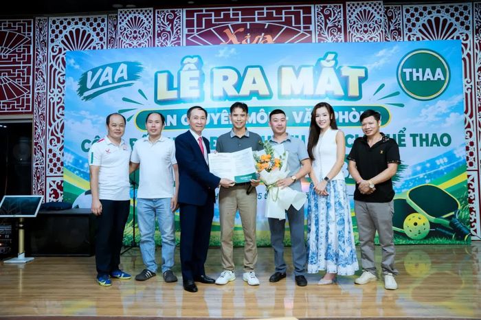 Dịp này, Chi hội cũng công bố quyết định thành lập Câu lạc bộ Thể thao với hai bộ môn bóng đá và pickleball.