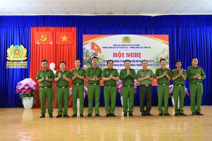 Các đại biểu tham gia hội nghị