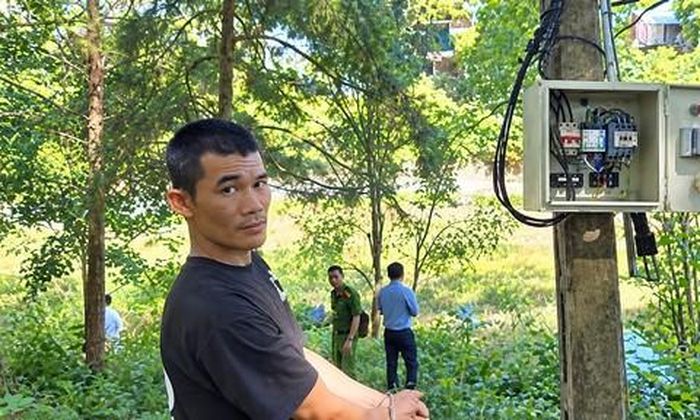 Hồ Thanh Lâm tại hiện trường xảy ra vụ cắt trộm dây điện. Ảnh Công an Gia Lai.