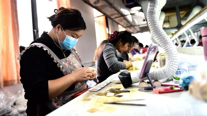 AI kéo lợi nhuận công nghiệp Trung Quốc tăng mạnh, tiêu dùng hụt hơi. Ảnh minh họa: Getty.