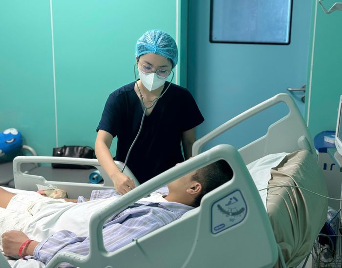 Sốt cao vài ngày do sốt xuất huyết, nam thanh niên 23 tuổi suy hô hấp nguy kịch (Ảnh: BVCC)