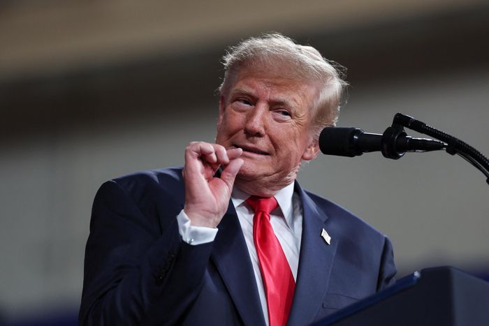Tổng thống Mỹ Donald Trump phát biểu tại cuộc mít tinh ở bang Georgia, Mỹ, ngày 24/10.