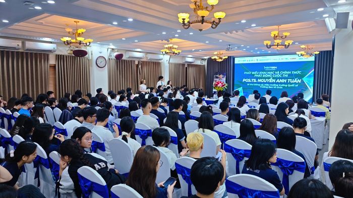 Sinh viên Trường Quốc tế tham dự lễ khai mạc cuộc thi “NextGen Manager” 2026 .