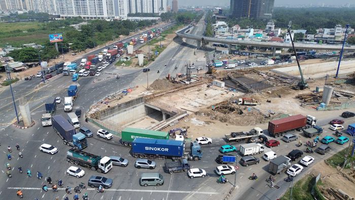 Chuyên gia kiến nghị TP.HCM chia sẻ vốn đầu tư công hợp lý hơn từ hạ tầng giao thông đến y tế, giáo dục, khoa học công nghệ...