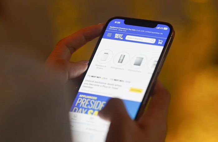 Người dùng có thể theo dõi giá sản phẩm trên iPhone. 