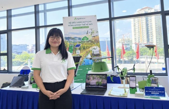 Giới thiệu sản phẩm của Công ty cổ phần Công nghệ và Giải pháp nông nghiệp Agribeacon tại Hội nghị xử lý điểm nghẽn của doanh nghiệp khoa học và công nghệ, khởi nghiệp sáng tạo và công nghệ số. Ảnh: TIẾN KIM