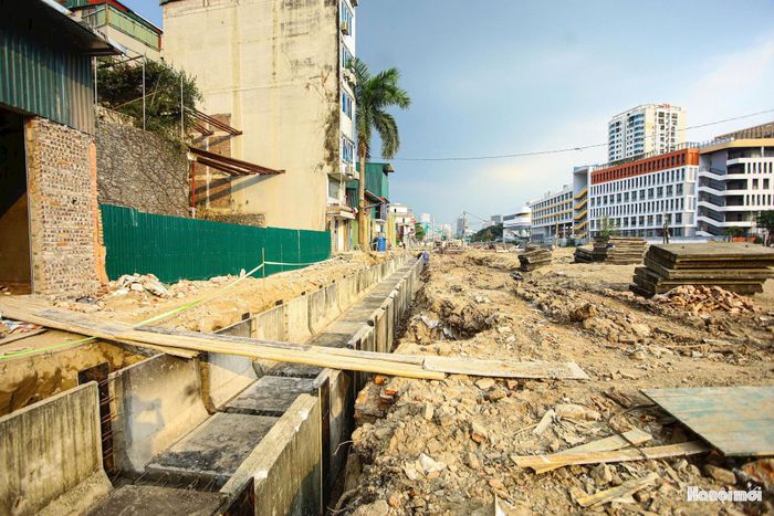 Những đoạn đường chưa được nối thông, mặt bằng bỏ dở và tình trạng ô nhiễm môi trường từng là vấn đề khiến người dân mong mỏi công trình sớm hoàn thành.