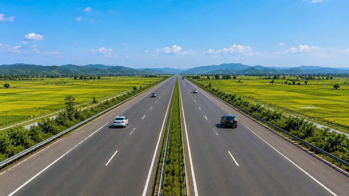 Chính phủ vừa đề xuất đầu tư hai tuyến cao tốc, rút ngắn khoảng cách khu vực miền núi phía Bắc với Thủ đô. Ảnh minh hoạ