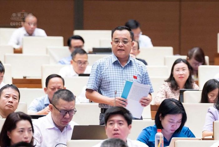 Đại biểu Huỳnh Ngọc Liêm (Đoàn Lâm Đồng) phát biểu thảo luận tại hội trường. Ảnh: Quochoi.vn