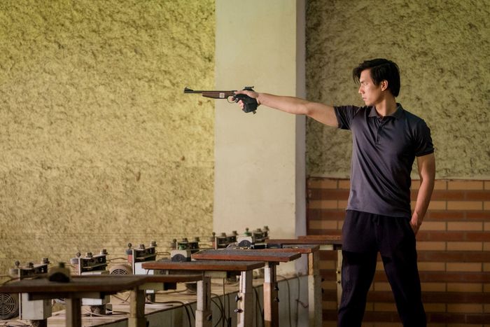 Diễn viên Nhan Phúc Vinh vào vai xạ thủ Hoàng Xuân Vinh. Ảnh: BC Pictures