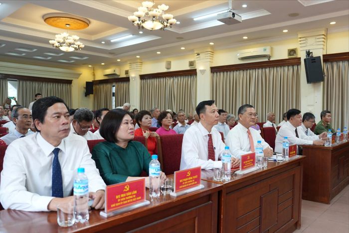 Các đại biểu tham dự Lễ trao Huy hiệu Đảng. Ảnh: Vân Hà