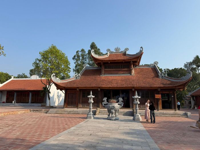 Di tích Quốc gia đền Thanh Nhàn đang được nâng cấp, trùng tu. Ảnh: Hoàng Lân.
