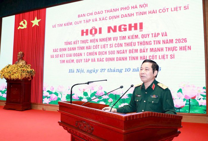 Thiếu tướng Nguyễn Khắc Nhân, Phó Chính ủy Bộ Tư lệnh Thủ đô Hà Nội, Phó Trưởng ban Chỉ đạo thành phố Hà Nội phát biểu. Ảnh: Huy Kiên