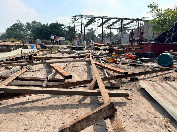 Một công trình vi phạm được xã vận động tự tháo dỡ. Ảnh: Thanh Hà