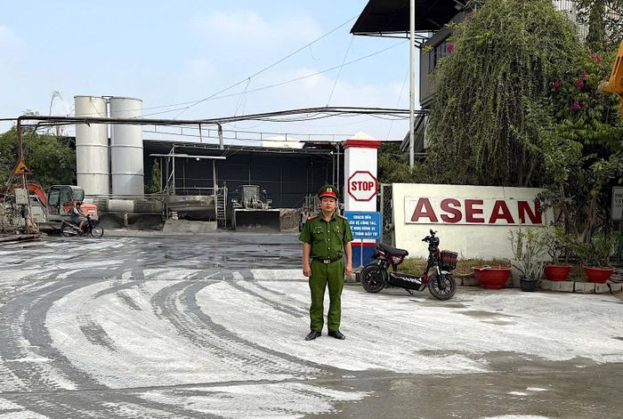 Công an xã Phúc Thịnh sẽ tăng cường lực lượng, lập chốt tại trạm trộn bê tông ASEAN không cho hoạt động. Ảnh: Thanh Hà