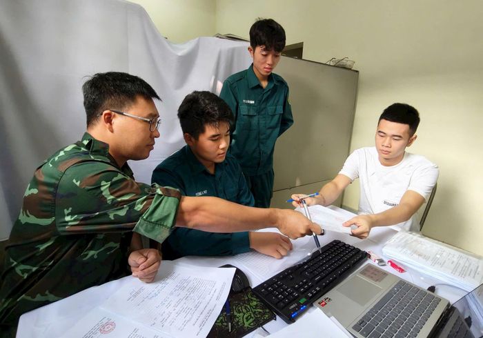 Công tác sơ tuyển, khám sức khỏe được triển khai theo kế hoạch. Ảnh: Thùy Nam