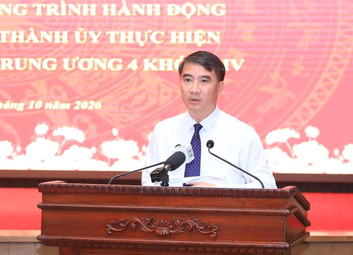 Ủy viên Ban Thường vụ Thành ủy, Phó Chủ tịch UBND thành phố Nguyễn Xuân Lưu triển khai Quy định số 224-QĐ/TW. Ảnh: Quang Thái