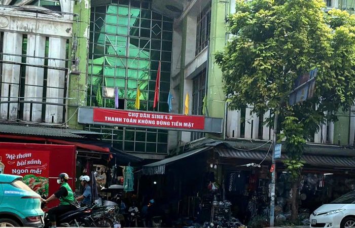 Mô hình thanh toán số được phổ biến rộng rãi ở nhiều chợ truyền thống tại Hà Nội. Ảnh: Tiểu Tuyết
