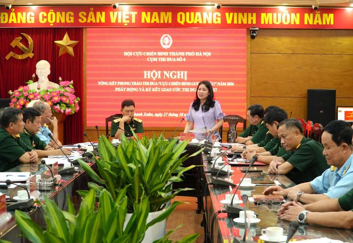 Phó Bí thư Thường trực Đảng ủy phường Thanh Xuân Trần Thị Thu Hà phát biểu tại hội nghị. Ảnh: Tùng Lâm