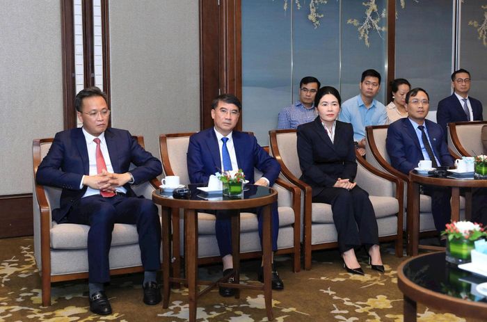Các đại biểu tham dự buổi tiếp của Chủ tịch UBND thành phố Hà Nội Vũ Đại Thắng. Ảnh: Viết Thành