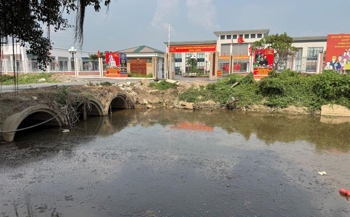 Để khắc phục tình trạng ô nhiễm một cách bền vững, chính quyền địa phương cần có những biện pháp xử lý quyết liệt hơn với các trường hợp có dấu hiệu vi phạm. Ảnh PV