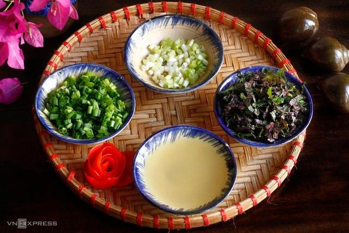 Chuẩn bị gia vị sẵn sàng cho các bước tiếp theo.