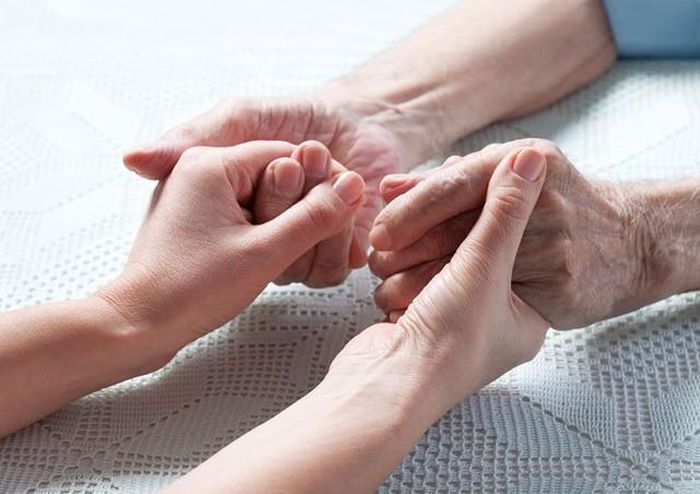 Liều thuốc hiệu quả nhất không phải là những viên thuốc đắt tiền mà là sự hiện diện, lắng nghe và đồng hành của những người thân trong gia đình.