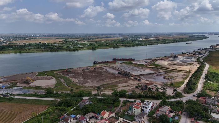 Trước những vấn đề được ghi nhận, các cơ quan chức năng có thẩm quyền cần kiểm tra thực tế hoạt động của các bến bãi, trạm trộn tại khu vực xã Xuân Giang; đồng thời làm rõ công tác kiểm soát bụi, thu gom nước phát sinh trong quá trình sản xuất, tập kết vật liệu và việc thực hiện các quy định pháp luật có liên quan.