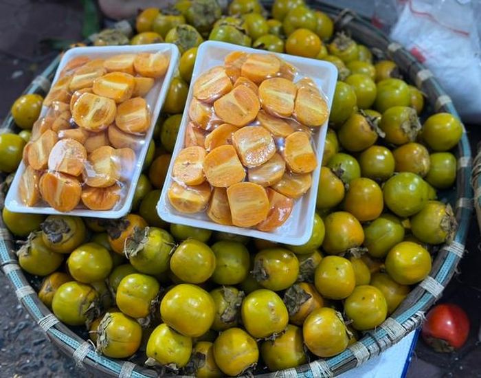 Người tiêu dùng nên chọn địa chỉ uy tín để mua được những trái hồng tươi ngon, chất lượng nhất.
