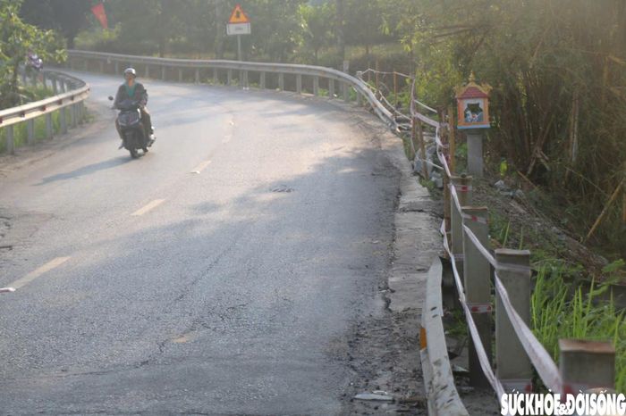 Đối với các đoạn còn lại, Sở Xây dựng đề xuất UBND thành phố cho phép tiếp tục triển khai trong các năm 2028-2030. Việc bố trí kinh phí sẽ được xem xét theo lộ trình, nhằm từng bước xử lý các vị trí tiềm ẩn nguy cơ mất an toàn giao thông trên tuyến. Ảnh: PV.