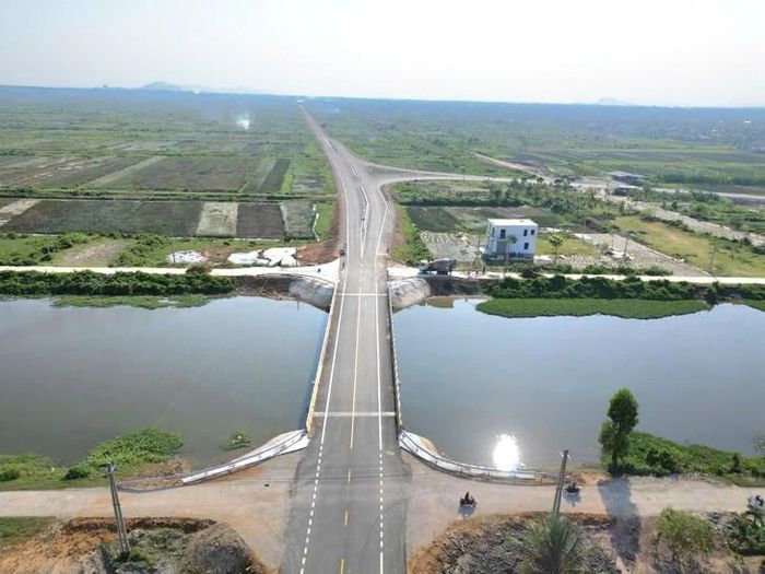 Trên toàn tuyến có 4 cầu. Ảnh: Gia Hân.