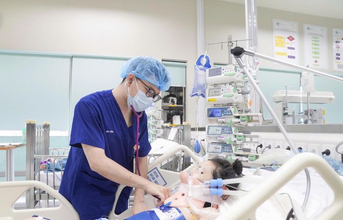 Chăm sóc trẻ ghép tạng tại Bệnh viện Nhi Trung ương. Ảnh: BVCC