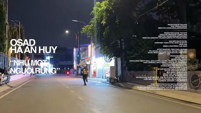  Ngay cả phần after credit của MV cũng "độc lạ" không kém vì tiêu chí "không một ai bị bỏ lại phía sau" được áp dụng triệt để. 