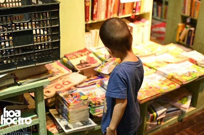 Phố sách Đinh Lễ vẫn luôn là điểm đến yêu thích của độc giả mọi lứa tuổi.