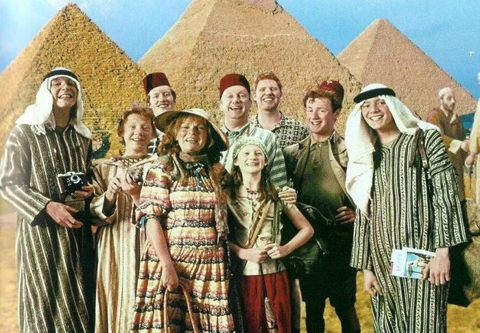 Charlie được cho là đã xuất hiện trong bức ảnh chụp cả nhà Weasley đi du lịch ở Ai Cập, còn trong phim không có một cảnh nào.