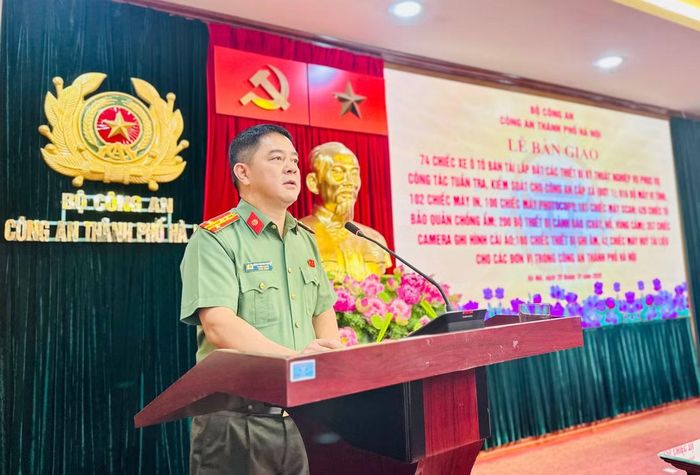 Đại tá Giáp Thành Trung, Trưởng phòng Hậu cần, CATP Hà Nội trình bày báo cáo tại buổi lễ