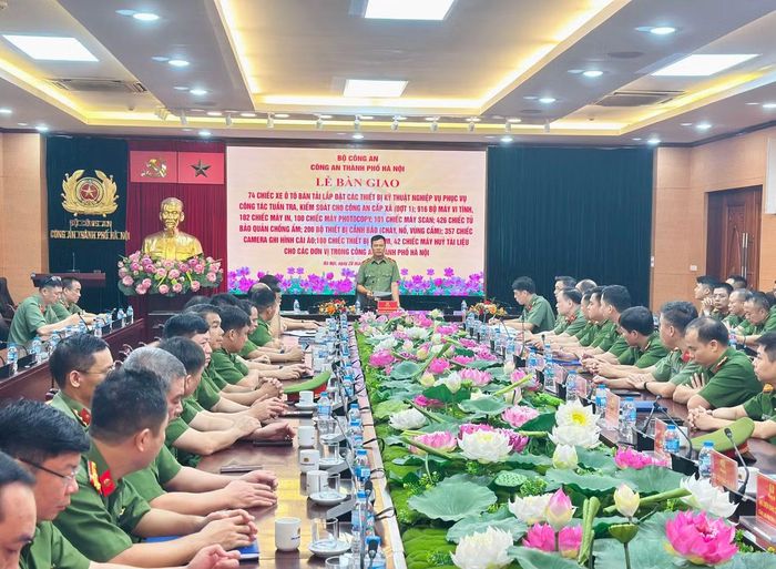 Thiếu tướng Nguyễn Ngọc Quyền, Phó Bí thư Đảng ủy, Phó Giám đốc Công an Thành phố Hà Nội phát biểu chỉ đạo tại buổi lễ
