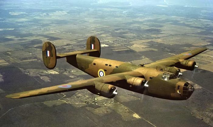 Dù chịu tổn thất, B-24 vẫn được sử dụng rộng rãi vì quân đội Mỹ có khả năng sản xuất và bổ sung máy bay ở quy mô lớn.