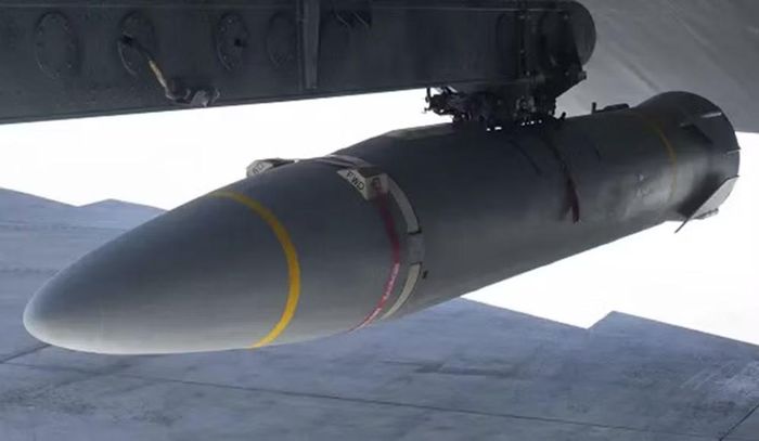 Chương trình ARRW khởi động năm 2018, khi Lockheed Martin nhận hợp đồng thiết kế trị giá tối đa 480 triệu USD.