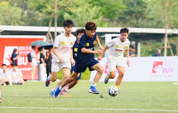 Bảng N: THPT Dewey Ocean Park 0-1 THPT Kim Liên