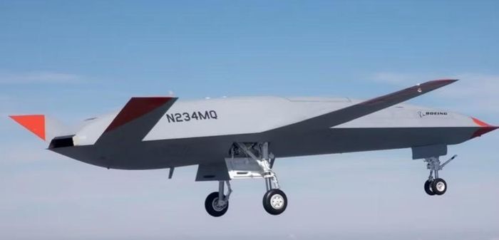 MQ-25A sử dụng động cơ phản lực cánh quạt Rolls-Royce AE 3007N và có cánh gập để tiết kiệm diện tích lưu trữ trên tàu.