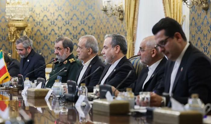 Trong khi đó, cách Washington hàng nghìn km, Iran dường như tin rằng Mỹ và Israel đang chuẩn bị mở đợt tấn công quy mô lớn thứ ba trong vòng 16 tháng nhằm buộc Tehran chấp nhận các yêu cầu của Mỹ.