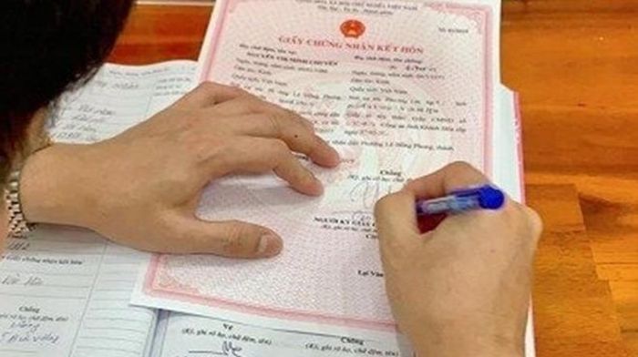 Theo đề xuất, nam và nữ đủ điều kiện kết hôn theo quy định sẽ được hỗ trợ 1 triệu đồng.