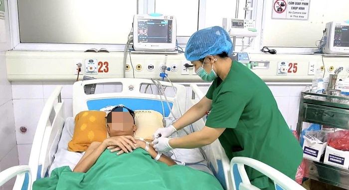 Chăm sóc, điều trị ca bệnh Whitmore. Ảnh: BV Bệnh Nhiệt đới Trung ương