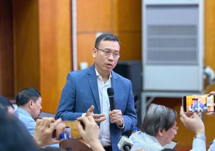 GS.TS Nguyễn Hoàng Định, Phó giám đốc Bệnh viện Đại học Y Dược TP.HCM, cho hay với những bệnh nhi chỉ nặng mười mấy kg, việc tìm được một trái tim phù hợp vẫn là bài toán khó.